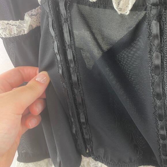 Victoria's Secret Mesh Babydoll LARGE Lingerie Lacy Black Lace Teddy Nightie - Picture 6 of 7